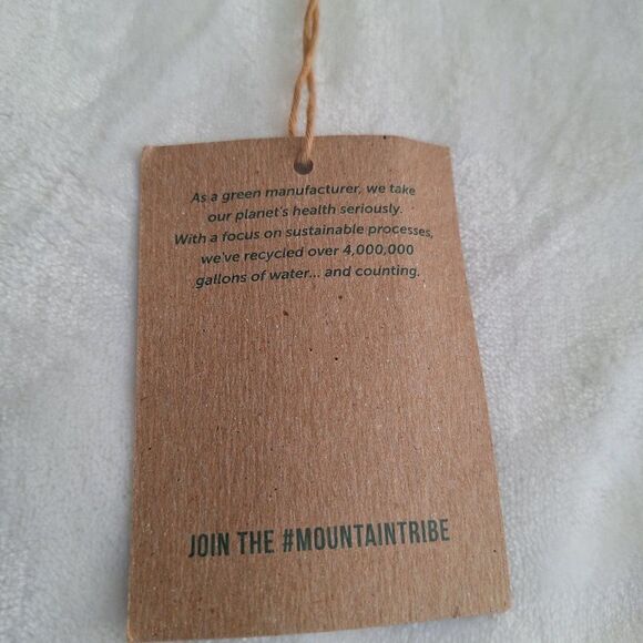 NWT-The Mountain Woman Nasty Lips Flowers Medium Graphic T-Shirt Gift‎ Biker - Picture 5 of 8